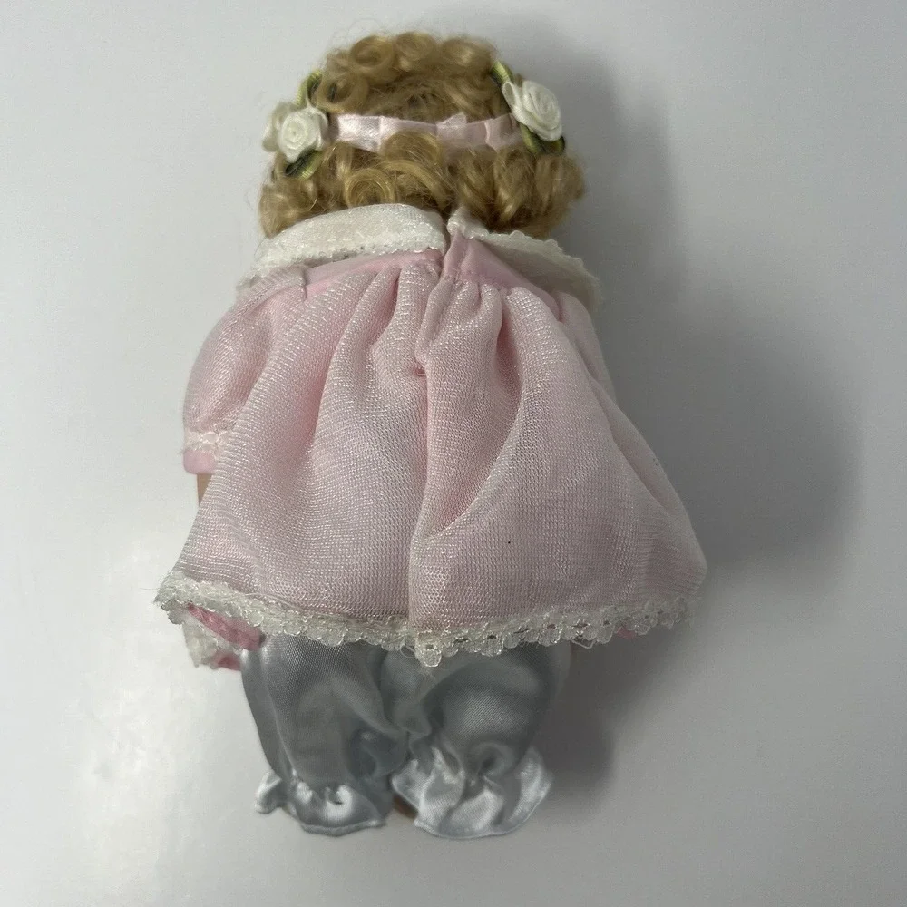 Avon Fairy Tale Collection Rapunzel Porcelain Doll 1986 Blonde Hair Collectible